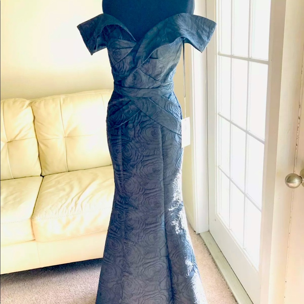 Jolene Collection Rose Jacquard Black Gown Dress Formal Size 0